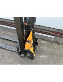 Použitý plně elektrický vysokozdvižný paletový vozík EMF12/25
